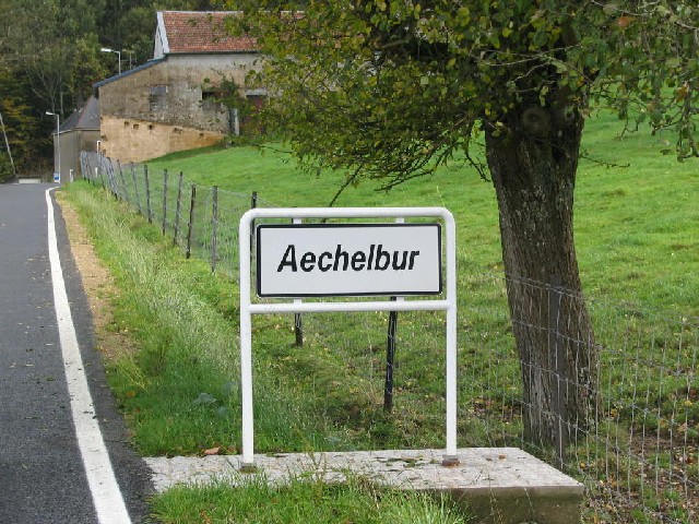 Het plaatsnaambord Aechelbur - Volgende foto